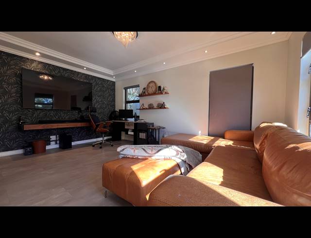 5 BEDROOM HOUSE TO LET IN BIG BAY